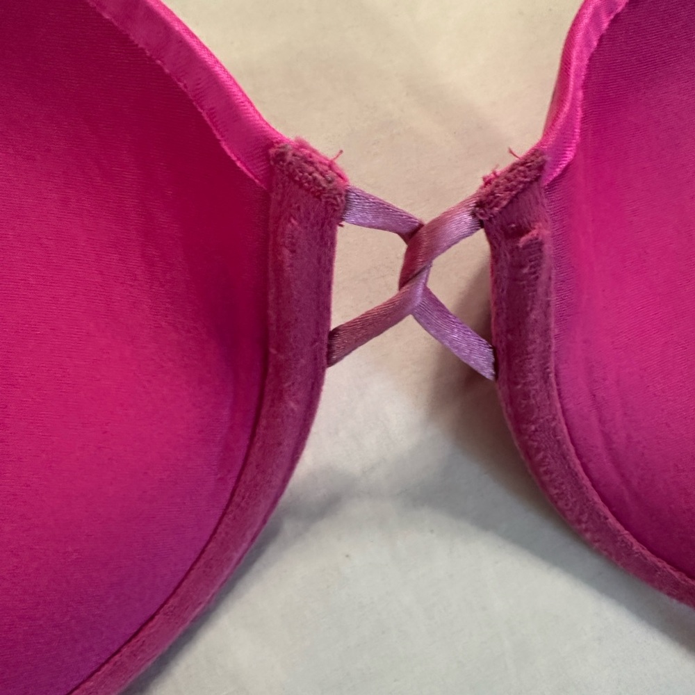 2/$20 🎀 Victoria's Secret Miraculous Plunge Push Up Bra with Sequins 34D PINK - Picture 7 of 7